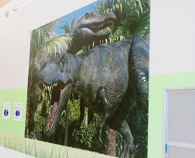 スピノサウルスとティラノサウルスという恐竜界の2大スターの展示です。