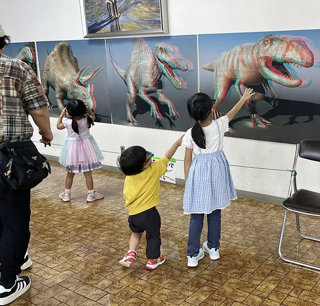 短期間イベントでも大成功！ 親子が夢中になった「VR恐竜体験」と「化石発掘」
