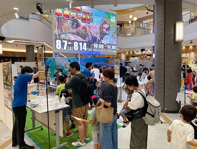 スムーズで安全なイベントに参加できるよう、消毒コーナーを設置。