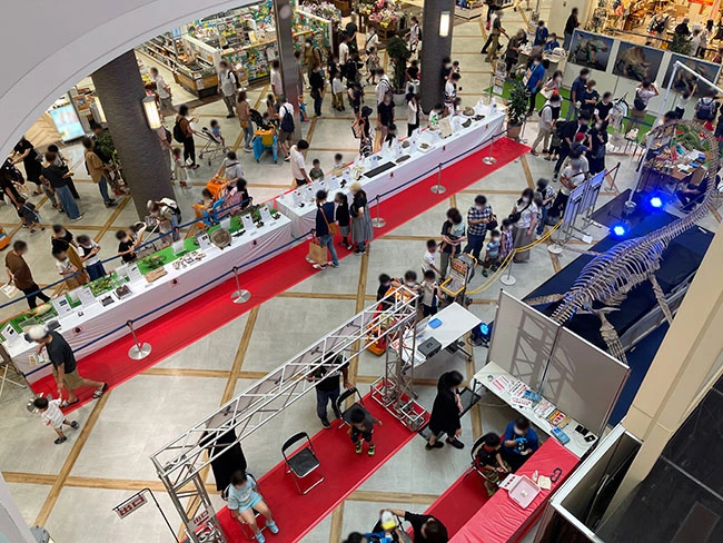 参加者の流れが密にならないアイテム設置で、スムーズな導線を確保できるイベントを実現。