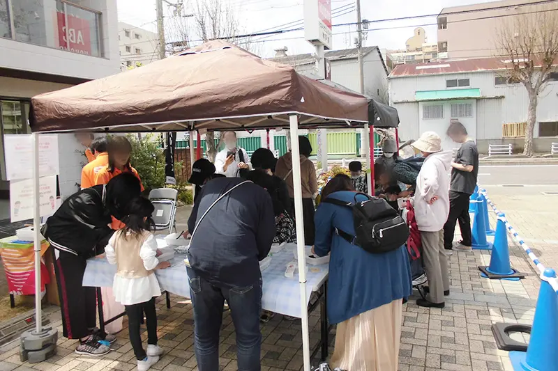 住宅展示場近くにミニテントを設置し、イベントを開催。