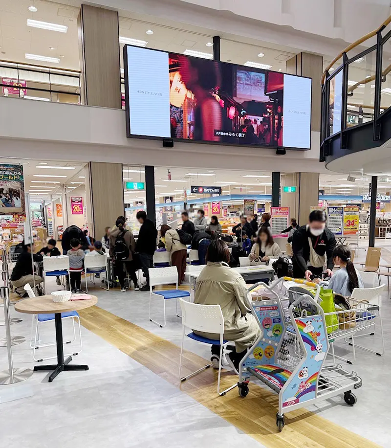 大盛況となった360度VR映像体験エリア。会場では、特設の大型ビジョンでプロモーション映像を上映し、立ち寄ったお客様の興味を一気に惹きつけ、体験ブースへの誘導につなげています。