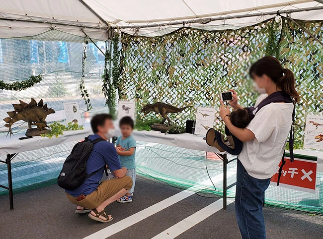 記憶に残る恐竜イベントを写真に収めます。