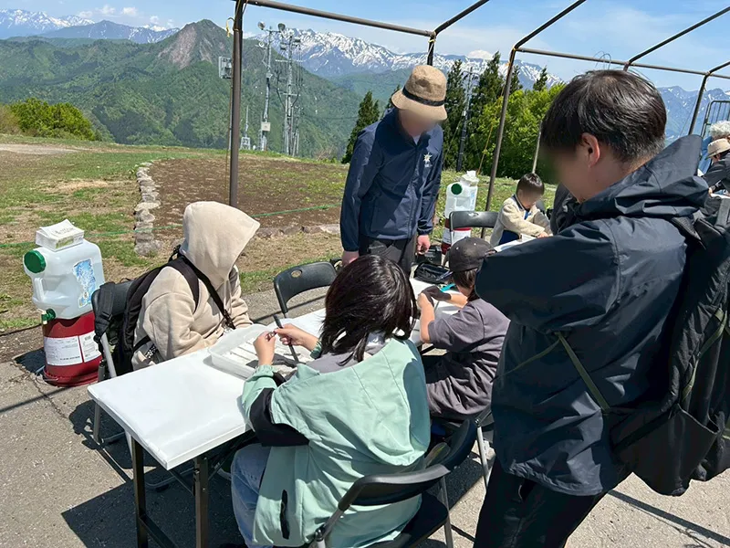 自然の景観を楽しみながら参加できる発掘体験は、宿泊施設での滞在時間をより充実させるアクティビティとして活用できます。お子様が夢中になり、保護者の方も近くで一緒に楽しめるため、親子・三世代向けのイベントとしておすすめです。
