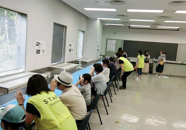 体験者が同方向に座ることで、説明スタッフの対応が素早く、スムーズなイベント運営が実施できました。