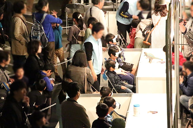 どのブースも行列で賑わっています。