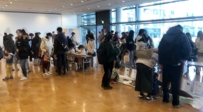 化石の展示コーナー、本物の化石にタッチできるコーナーは人だかりができて、大変な盛況でした。