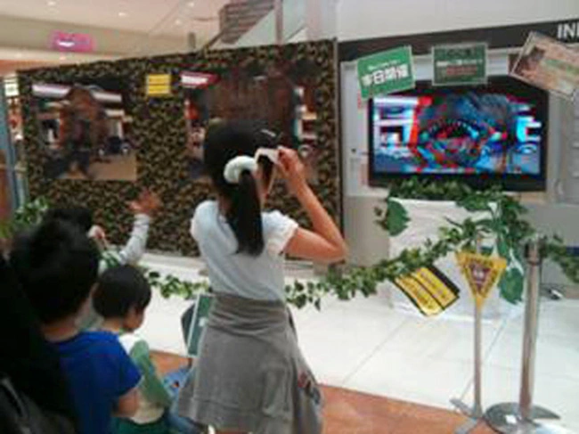大型テレビで動く３D体験。ついつい触ってしまいたくなる。でも触れない不思議な体験。