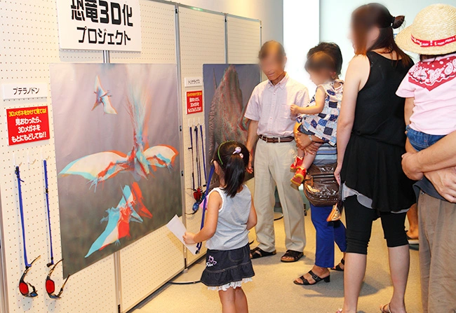 三世代で楽しめる、飛び出す3Ｄ恐竜展ポスター