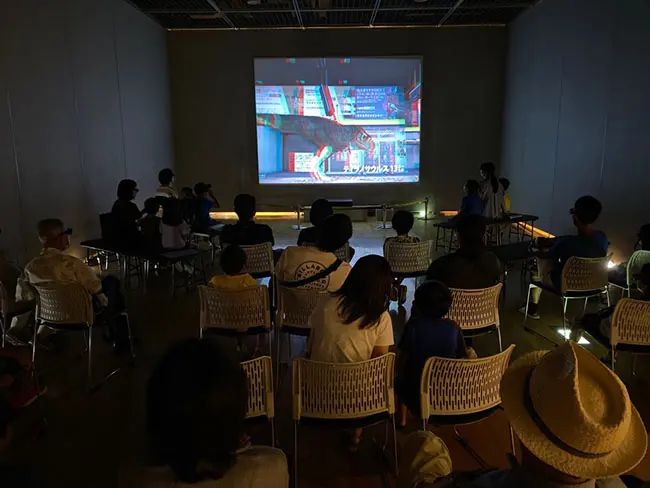 冒頭のティラノサウルスが町中で暴れるシーンに興奮！