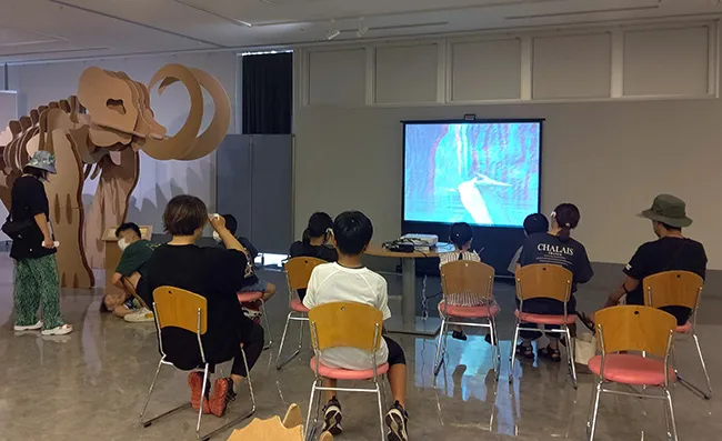暗い環境とモニターがあれば、３D映像恐竜展が開催可能です。