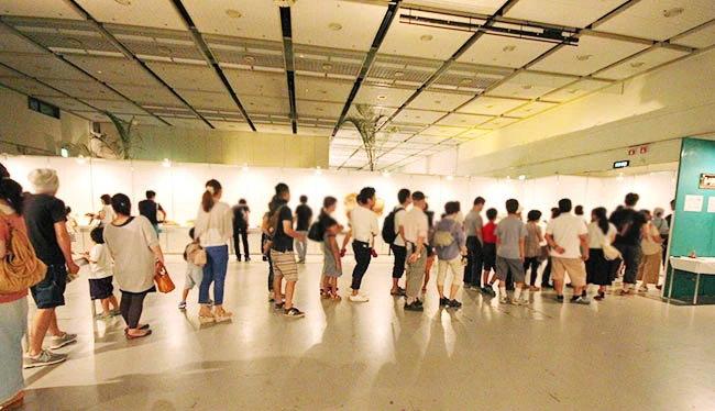 会場入口の様子。長蛇の列ができました。