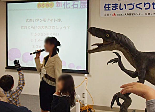 恐竜クイズと実寸大フィギュアを組み合わせた成功例。