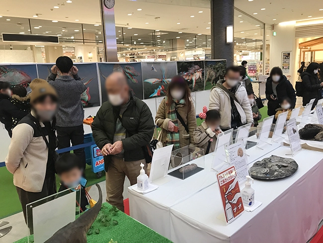 会場の各所にアルコール消毒コーナーを設置。安全に運営いただきました。