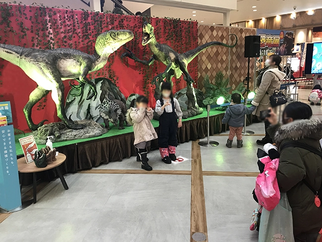 実寸大恐竜フィギュアはフォトスポットとして大人気！