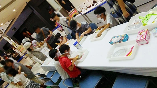 化石発掘体験はお子様だけでも、あるいは親子一緒に楽しめるワークショップです。