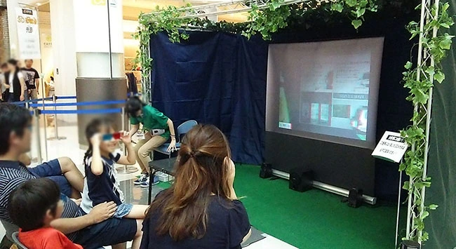 ３Ｄメガネを付けている視聴者様には、映像が飛び出して見えます。弊社独自の飛び出し技術により想定外の立体映像をご覧いただけます。
