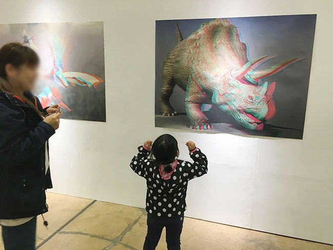 安定の人気、飛び出す３Ｄ恐竜展ポスター展示。
