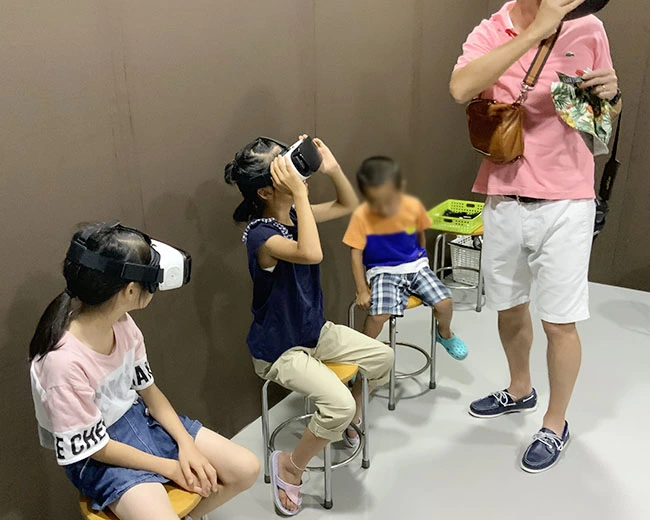 わあーゴキブリが見える！子どもたちは、ワクワク、ドキドキ。